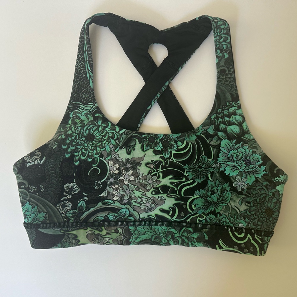 Lululemon Athletica Green and Black Cross-Back Sports Bra